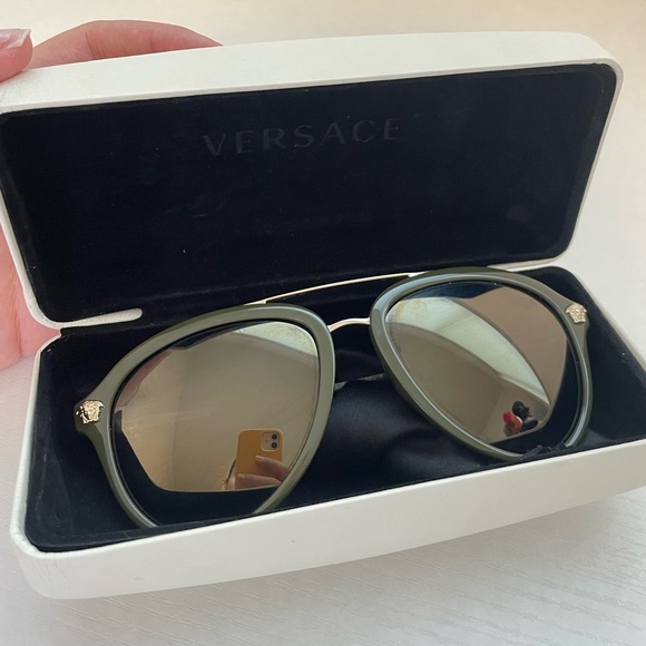 Green Versace sunglasses - Picture 4 of 5